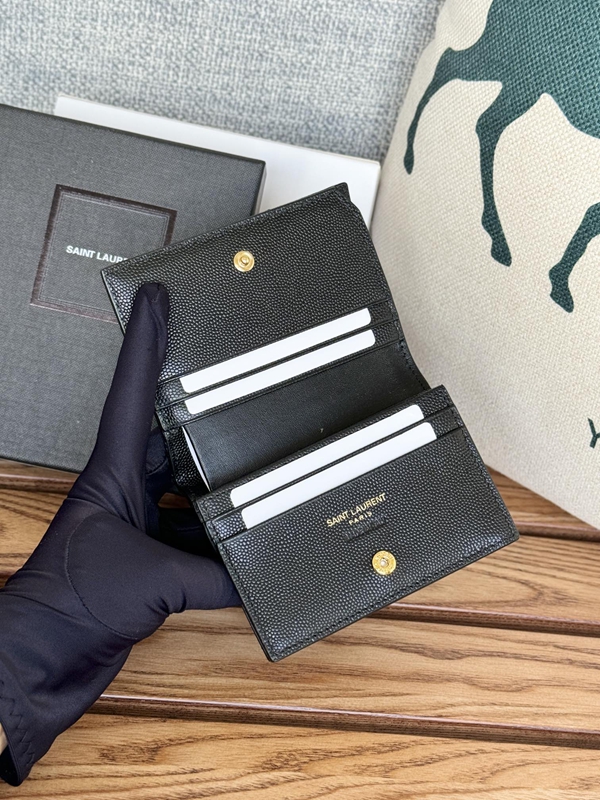 イヴサンローラン財布素材ディテール